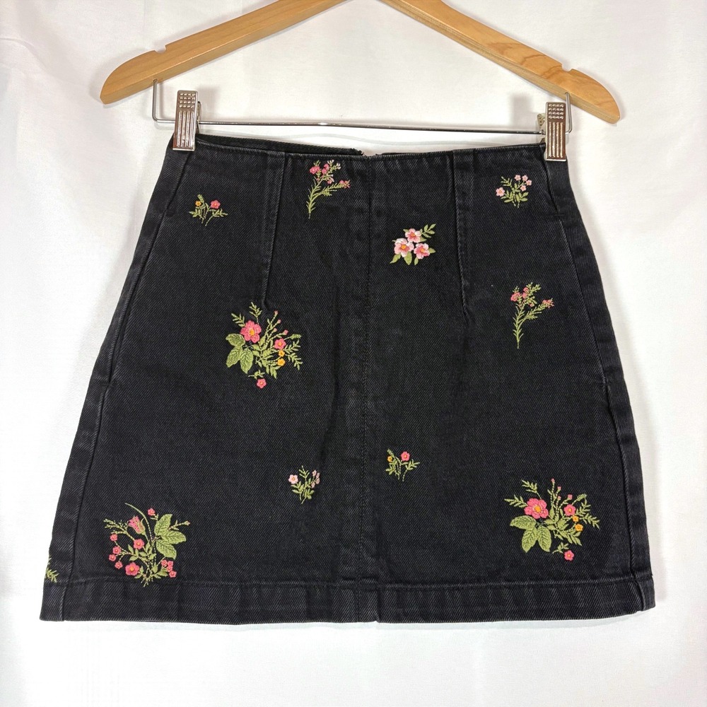 Topshop‎ Moto Black Floral Embroidered Denim Mini Skirt Size 2 USA High Waist
